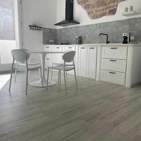 Ucuppu Civico16 Apartman *